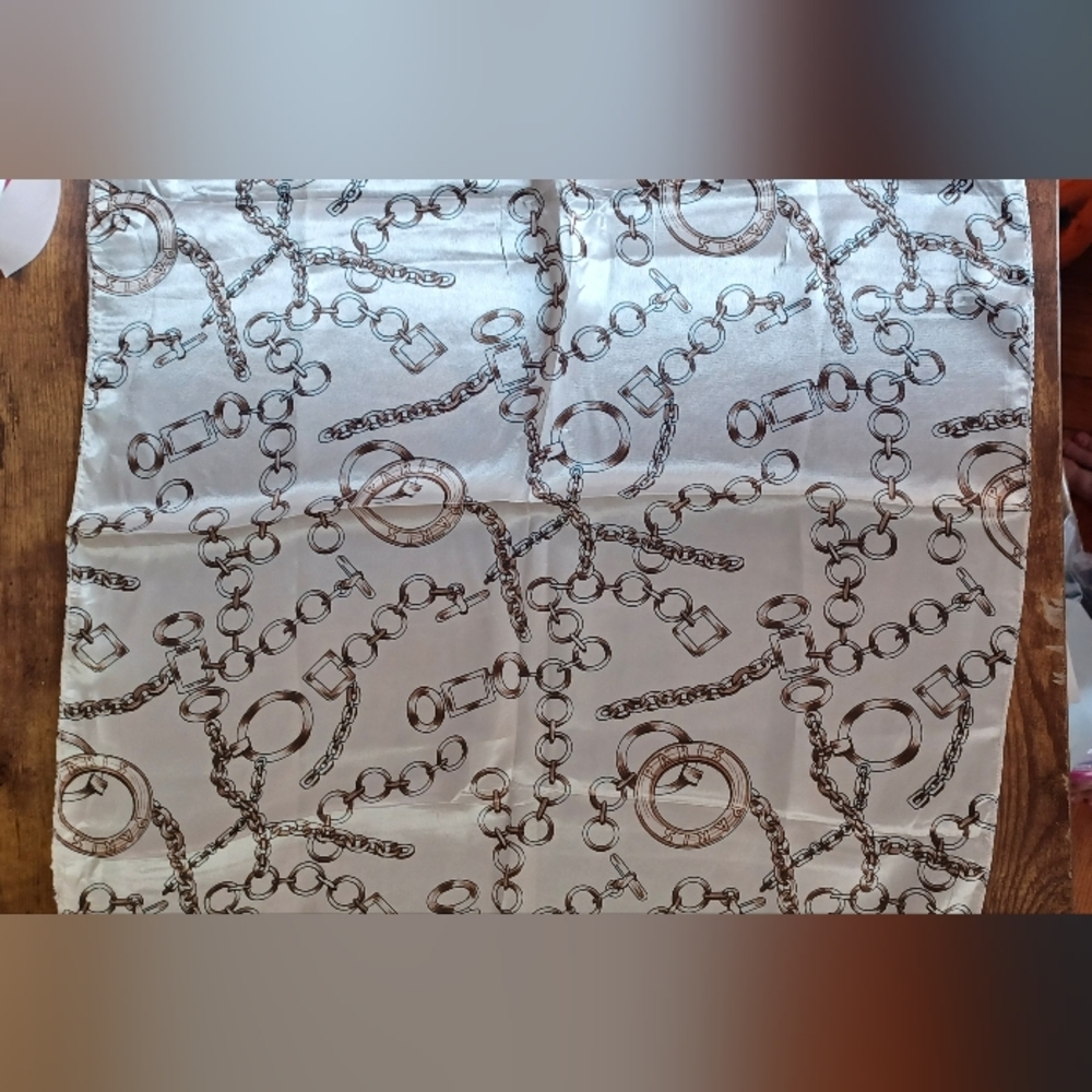 Women's Designer scarf - Picture 2 of 3